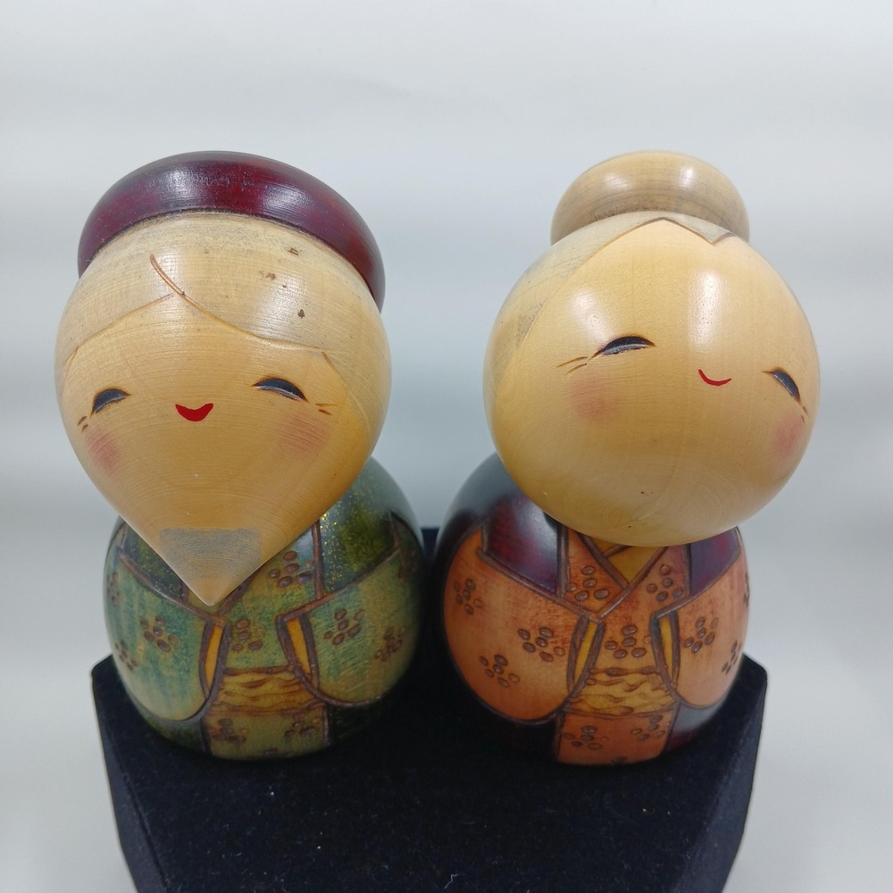 Japanese‎ Kokeshi Wooden Doll Pair Hand Painted Kimono Couple Signed Lacquered